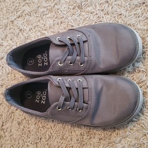 Slip on, grey, size 3. Tennis shoe